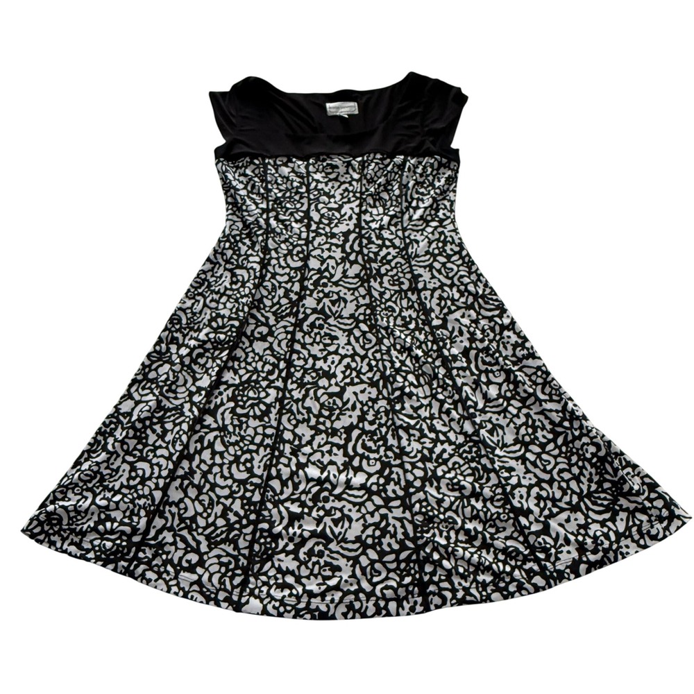 Karin Stevens Fit & Flare Dress Womens 10 Black White Floral Scroll Excellent - Picture 3 of 9
